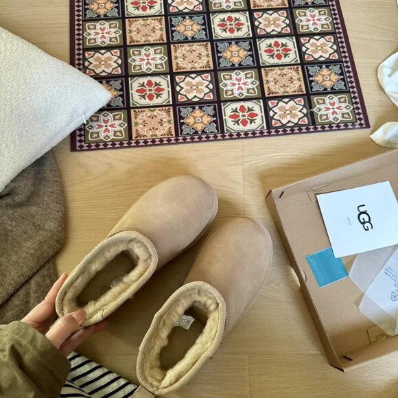 UGG Classic Ultra Mini Platform Boot - Picture 2 of 6